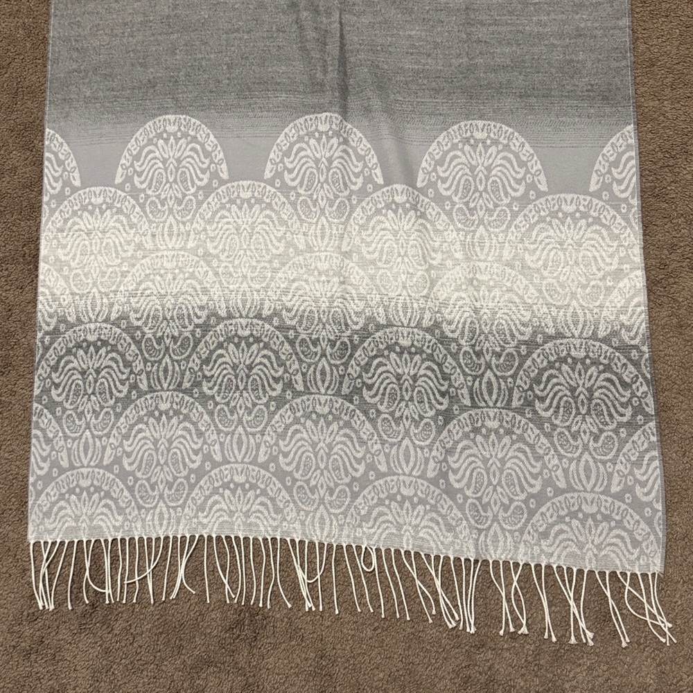 Stunning Italian Wrap/Shawl Scarf-Like New-Gray Ombre Print-Twisted Fringe-Soft - Picture 13 of 16